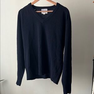 MARSHALL FIELD & Company 100% lambs wool navy blue  V-Neck Sweater XL